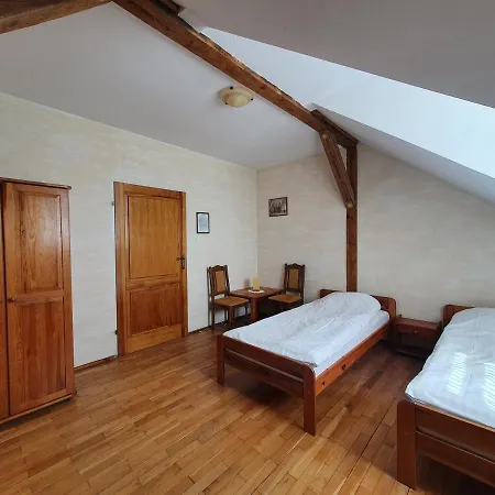 Dworek U Leszczynskich בית הארחה 3*